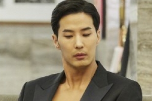 ‘톱스타 유백이’ 김지석, 군살 제로 탄탄 복근 공개 ‘시선강탈’