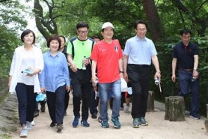 운동하는 종로 “건강산책 명소 함께 걸어요”