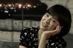 송혜교, 수수한 모습에도 돋보이는 이목구비 ‘환한 미소’