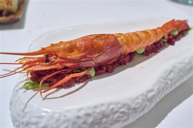 붉은 새우 ´감베로 로소´로 만든 리조토. 생으로 먹는 새우는 유럽에서 흔하지 않다.