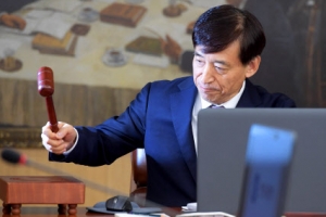 한은, 기준금리 동결…11월 금리인상 가능성 높아져