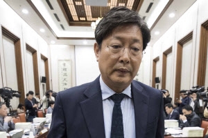 법원 국감, 사법농단은 뒷전…한국당 “강정마을 판사 불러내라” 요구로 파행