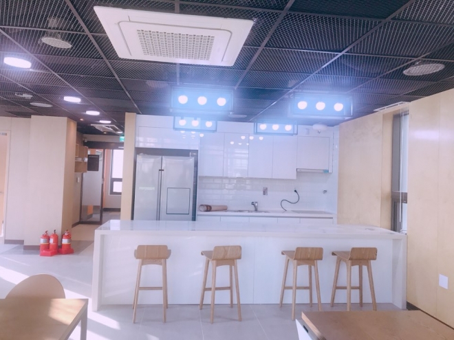 성내어울터 내부에 마련된 공유부엌 전경