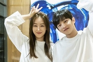 ‘뷰티인사이드’ 서현진, NEW 세계들과 훈훈 인증샷 ‘깨알 웃음’