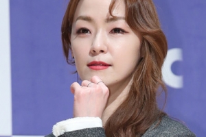 김윤아, 가사 무단도용 주장 “모르는 사이 판매용 서적 원고 돼”