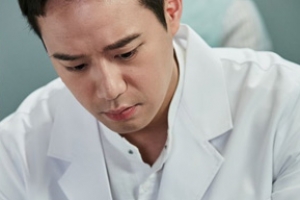 ‘설렘주의보’ 천정명, 환자 진료에 열중 ‘프로페셔널한 모습’