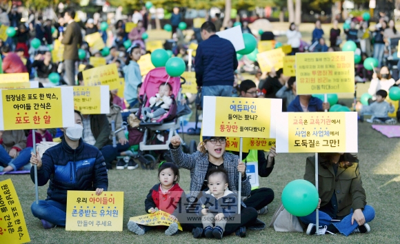 동탄 학부모 500여명 ‘비리 규탄’ 피켓 시위