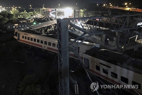 대만 최악의 열차 사고…22명 사망·171명 부상