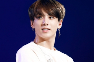 방탄소년단 정국, 공연 중 실신한 팬에게 물병 건네