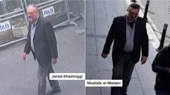 사우디아라비아 언론인 자말 카슈끄지가 지난 2일 터키 이스탄불 주재 사우디총영사관에서 피살되기 직전 모습(왼쪽). 사우디에서 파견된 암살 요원 15명 중 한 명인 무스타파 알 만다니가 카슈끄지가 피살된 당일 가짜 수염을 달고 카슈끄지의 양복을 입은 채 총영사관 후문에서 나와 거리를 걷고 있는 장면(오른쪽).  CNN 캡처
