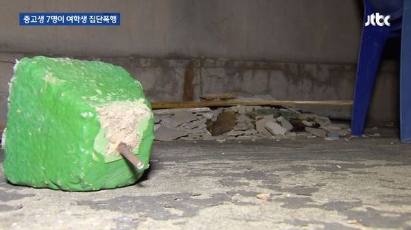 여고생에 집단 폭행이 발생한 건물 옥상. JTBC 캡처.