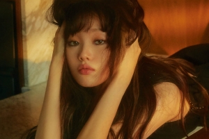 이성경, 몽환적인 화보로 신비로운 매력 발산