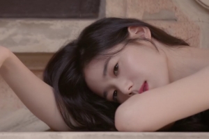 정은채, 관능적인 레드 립으로 치명적인 매력 완성
