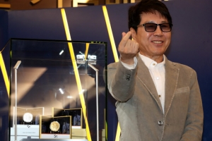 조용필 ‘데뷔 50주년 기념 메달’ 5050개 제작