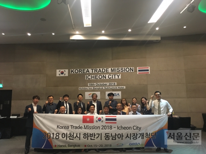 이천지역 중소기업 10개사는 16일 베트남 하노이에 이어 18일 태국 방콕에서 현지 바이어와 113건의 수출 상담을 해 64건 616만 달러 규모의 계약을 체결했다.      (이천시 제공)