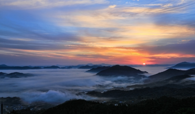 옥천 용암사에서 바라 본 해돋이