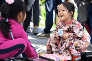 [한 컷 세상] 천원의 행복