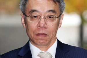 임종헌, 구속영장 실질심사 출석…입 굳게 닫고 ‘묵묵부답’