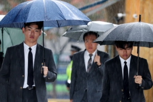 [포토] ‘더 이스트라이트’ 이석철-이승현 형제, 고소인 조사 출석
