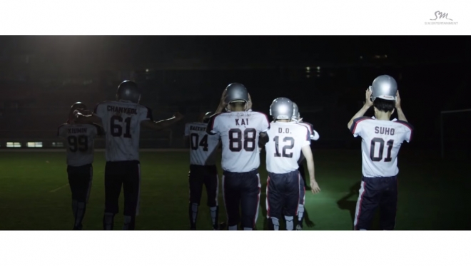 엑소 ‘러브 미 라이트’ 뮤직비디오 캡처