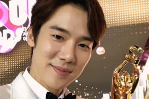 ‘더 서울 어워즈’ 유연석 “남우조연상 감사합니다♥” 환한 미소