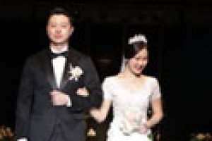 유상무♥김연지 결혼식 사진 공개, 로맨틱 분위기 ‘환한 미소’