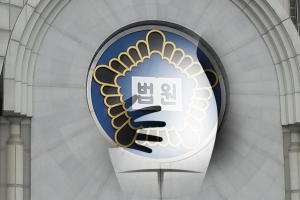“서비스가 왜 이래” 백화점 직원에 5만원권 뭉치 집어던진 50대 벌금형