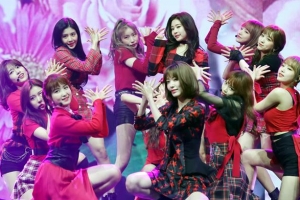 [포토] ‘프로듀스48’ 아이즈원, 장밋빛 꽃길 꿈꾸는 데뷔 쇼케이스 현장