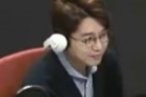 ‘라디오쇼’ 김태진 “송중기, 분장실까지 와 식사 챙겨줘”