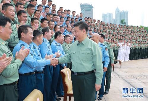시진핑 중국 국가주석이 지난 25일 인민해방군 남부전구를 방문해 실전능력을 강화하라는 지시를 내리고 있다. 출처:신화사