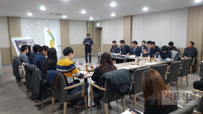 임병택 시흥시장이 은계지구 C1블록 회의실에서 열린 은계지구 입주예정자 대표 간담회에 참석했다. 시흥시 제공