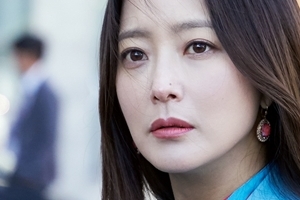 ‘나인룸’ 김희선, 수갑 찬 채 연행! ‘멘붕+패닉’ 오대환에게 체포