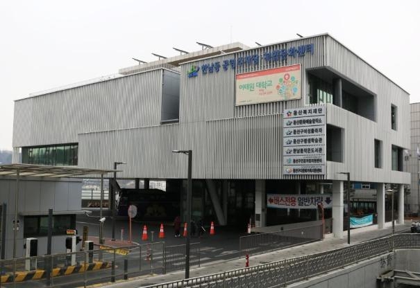 용산복지재단이 자리한 한남동 공영주차장·복합문화센터. 용산구 제공