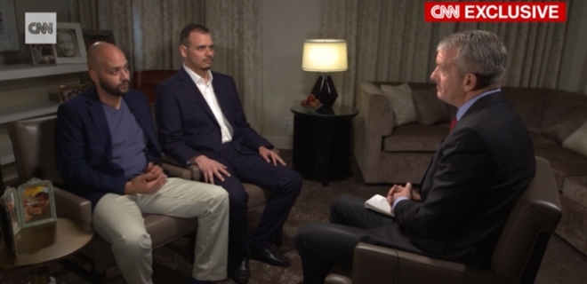 살해당한 사우디아라비아 언론인 자말 카슈끄지의 아들들이 CNN과 인터뷰하고 있다=CNN 캡처