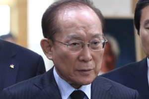 故 신성일 빈소 찾은 이회창 “정치계서 함께 고생..은혜 잊지 못해”