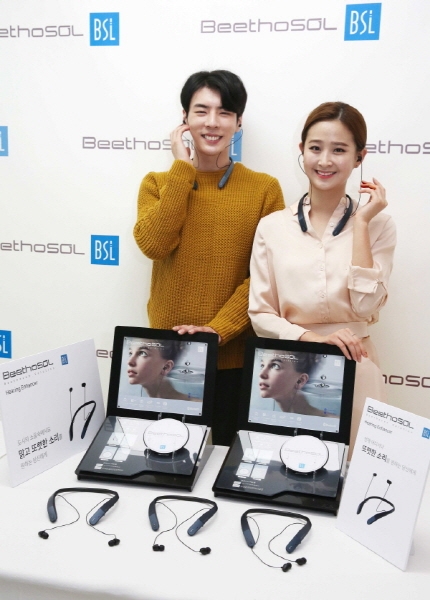 ‘베토솔’은 경량화된 설계로 무게가 48g으로 가볍고, 움직임이 유연한 넥밴드 타입(목걸이형)으로 착용이 편안해 장시간 사용해도 목에 무리가 가지 않는다.