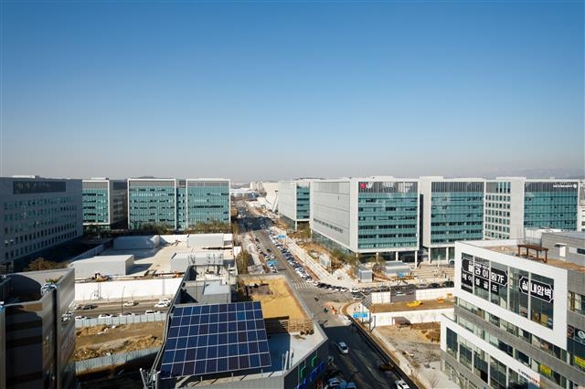 서울 강서구 마곡지구에 있는 LG사이언스파크. LG그룹이 모두 4조원을 투자한 연구단지로 지난 4월 문을 열었다. 산업단지에는 앞으로 2~3년 내 모두 148개 업체가 입주할 예정이다.  강서구 제공