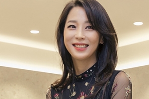 한고은, 아름다운 미소와 함께 우아한 매력 발산
