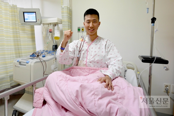 해병대 제2사단 선봉연대의 김민욱 소위가 백혈병으로 고통 받고 있는 환자를 위해 조혈모세포를 기증했다. 해병대 제2사단 제공