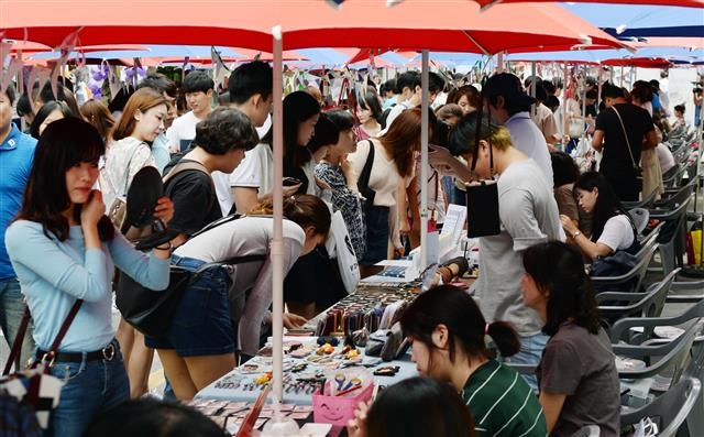 신촌 문화마켓 자료사진   서울신문DB
