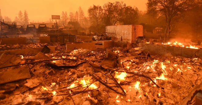 미국 캘리포니아주에서 동시다발적으로 화재가 발생해 피해가 겉잡을 수 없이 커지고 있다. 사진은 10일(현지시간) 캘리포니아주 새크라멘토 북부 지역이 산불로 피해를 입은 모습. AFP연합뉴스