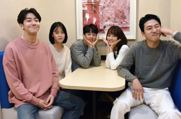 웹드라마 ‘하지 말라면 더 하고 19’ 배우 5인. 왼쪽부터 남윤수, 신기환, 이정하, 전유림, 정하준. 최해국 선임기자seaworld@seoul.co.kr
