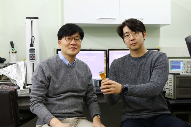 유승협(왼쪽) 교수와 이번 연구를 주도한 이현우 박사과정 연구원 카이스트 제공