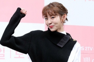 ‘SK 한국시리즈 우승’ 유이 “나도 모르게 울컥, 아빠 고생하셨어요♥”