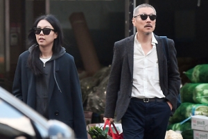 홍상수 김민희, ‘강변호텔’ 시사회 전날 출국 “둘만의 세계”