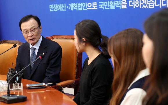 고 윤창호 군의 친구 면담하는 이해찬 대표