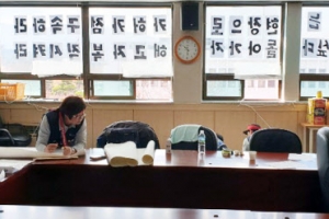 한국지엠 비정규직, 고용부 창원지청 회의실 이틀째 점거 농성