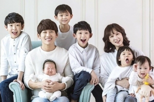 박지헌 부부, 6남매와 함께 한 가족사진 공개 “벅차게 감사한 삶”