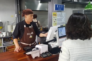 예순넷의 매니저·바리스타… 성동의 어르신은 프로다