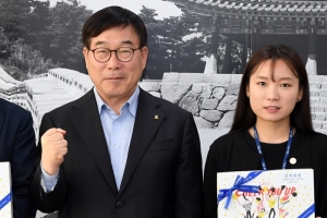 광주시, 수능시험 직원 자녀 수능대박 기원 선물 전달